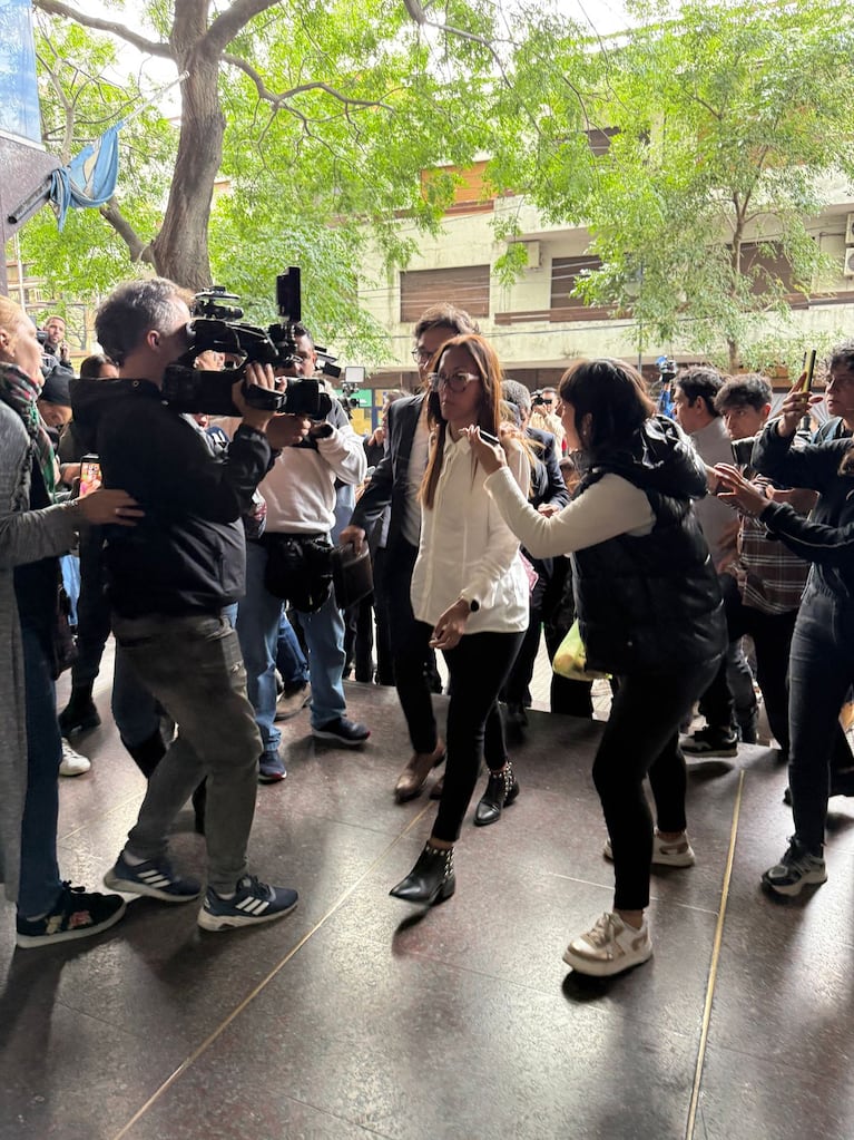 Dalma y Gianinna Maradona estuvieron presentes en la primera audiencia por la muerte de su padre (Foto: Reuters)